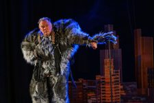 Stewart Lee vs The ManWulf Production photograph.